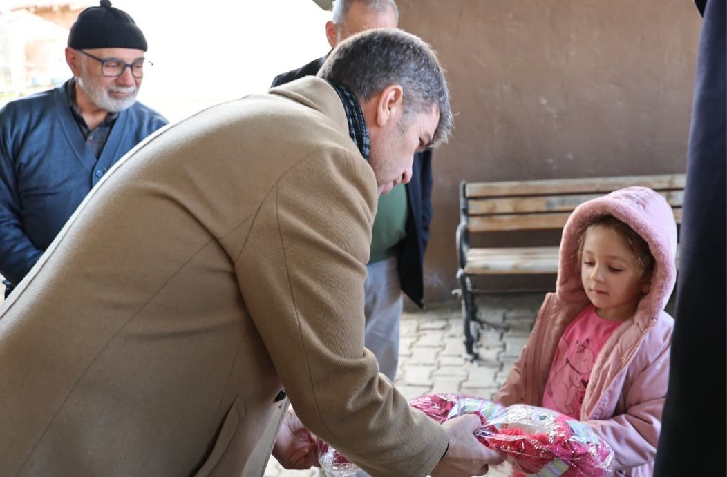 VALİ ÖNDER BAKAN’DAN ÇAMBÜKÜ KÖYÜ’NE ZİYARET